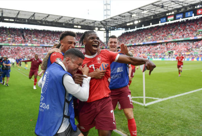 Ảnh bài viết “Cánh chim lạ" tỏa sáng, Thụy Sĩ khiến Hungary “phơi áo” ngày ra quân